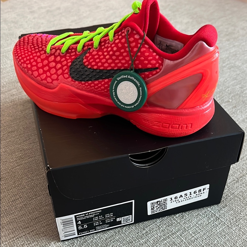 Kobe VI Protro “ reverse grinch”